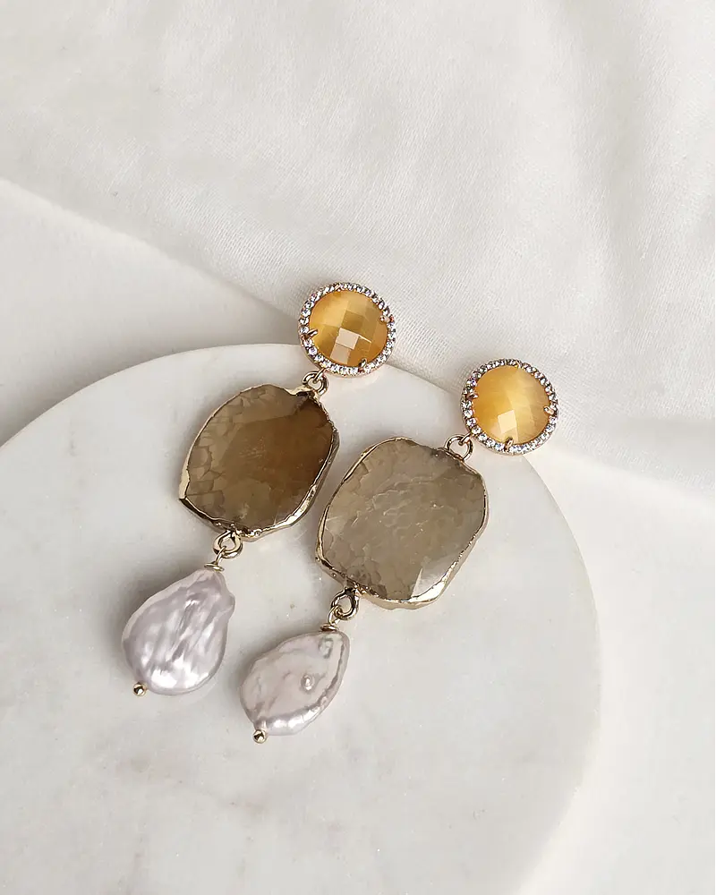 Aros amarillos con perla natural