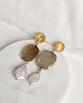 Aros amarillos con perla natural