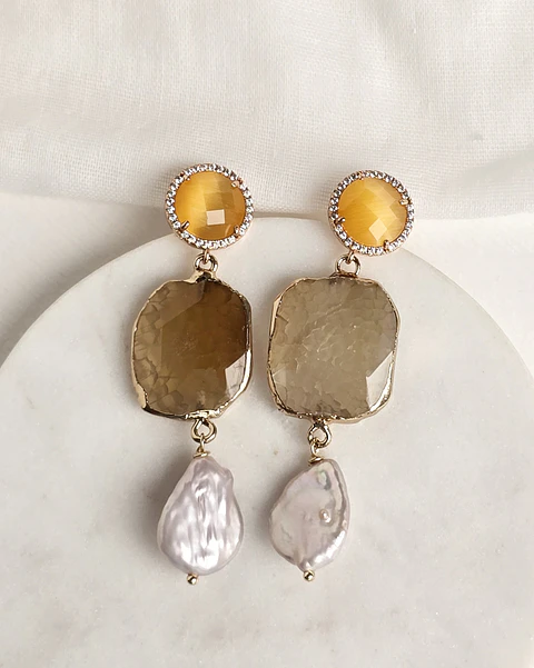 Aros amarillos con perla natural
