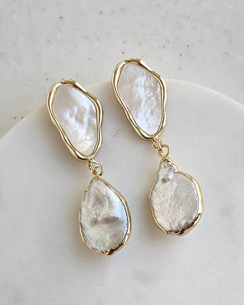 Aros nácar y perla barroca gold