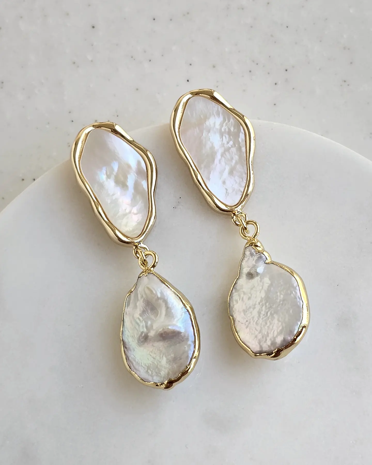 Aros nácar y perla barroca gold 1