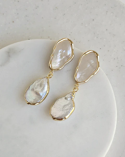 Aros nácar y perla barroca gold