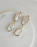 Aros nácar y perla barroca gold