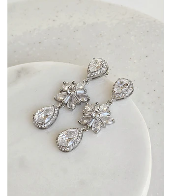 Aros circonitas con flor al centro