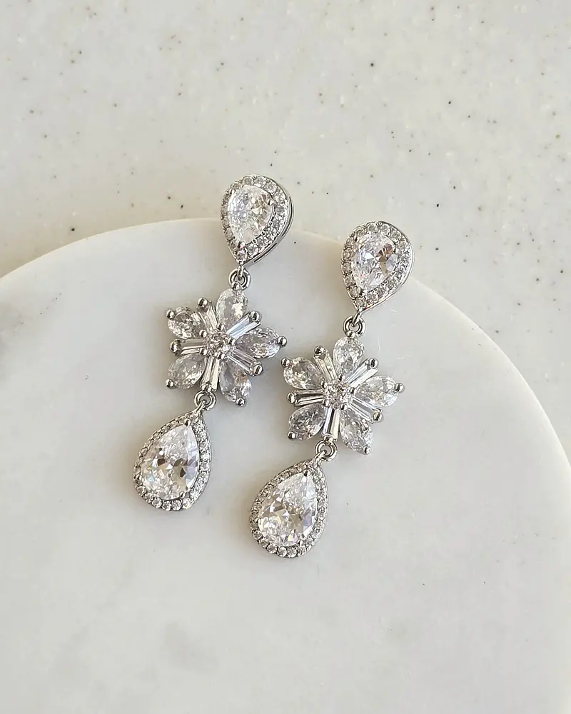 Aros circonitas con flor al centro