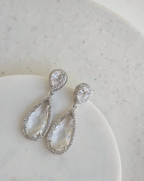 Aros clásicos de circonita y cristal
