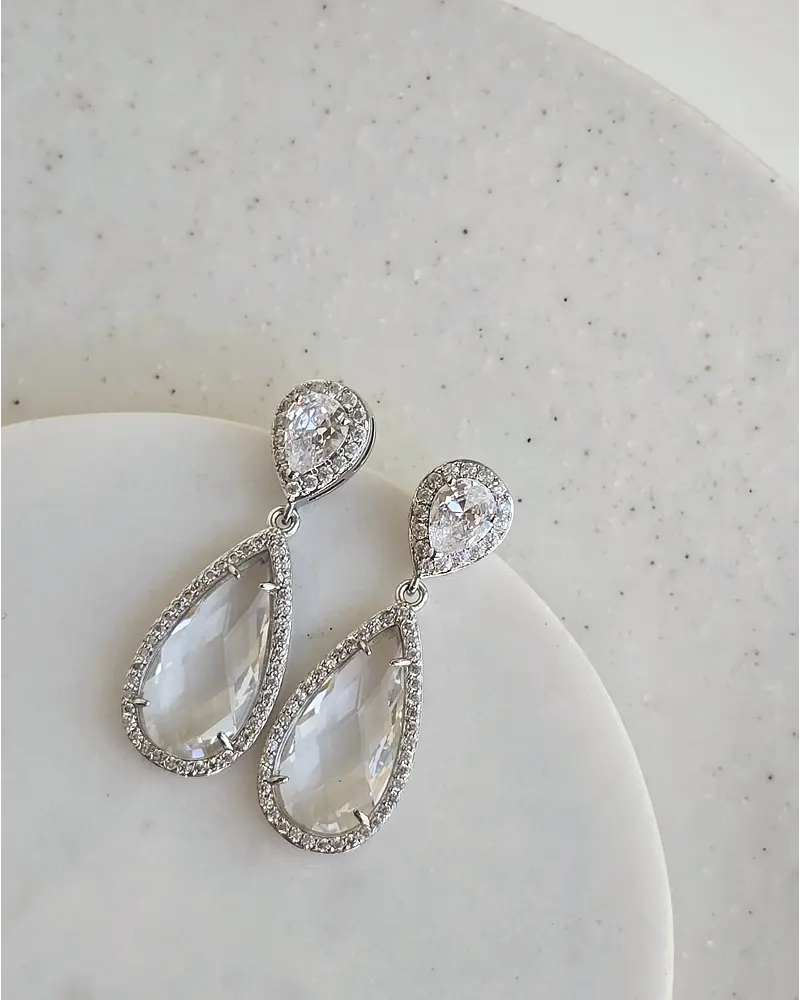Aros clásicos de circonita y cristal