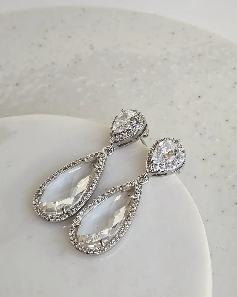 Aros clásicos de circonita y cristal