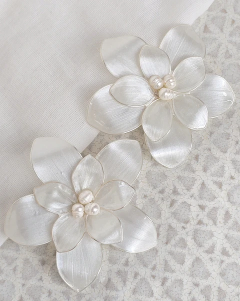 Set 2 pines flores de 6 cms plateado