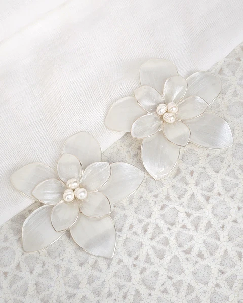 Set 2 pines flores de 6 cms plateado