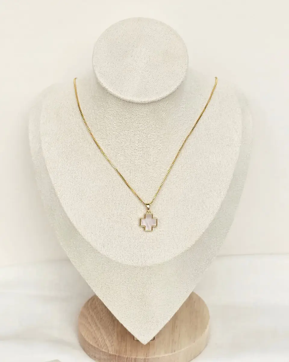 Collar cruz nácar oro 2