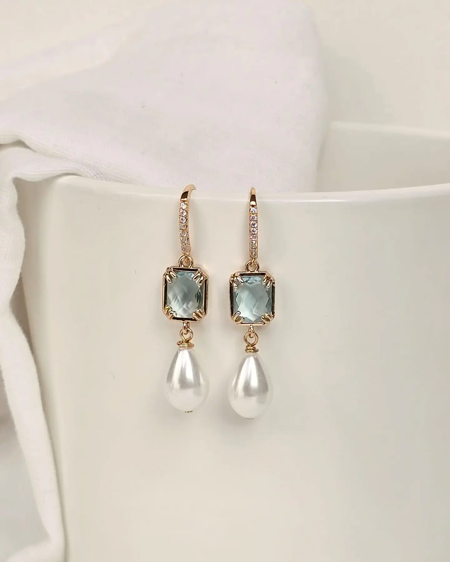 Aros circonita, cristal color y perla gold 1