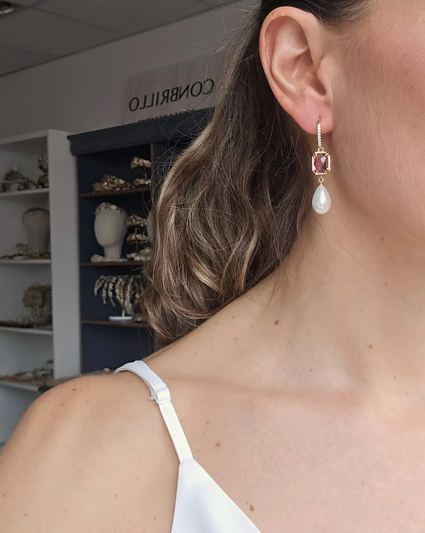 Aros circonita, cristal color y perla gold 8