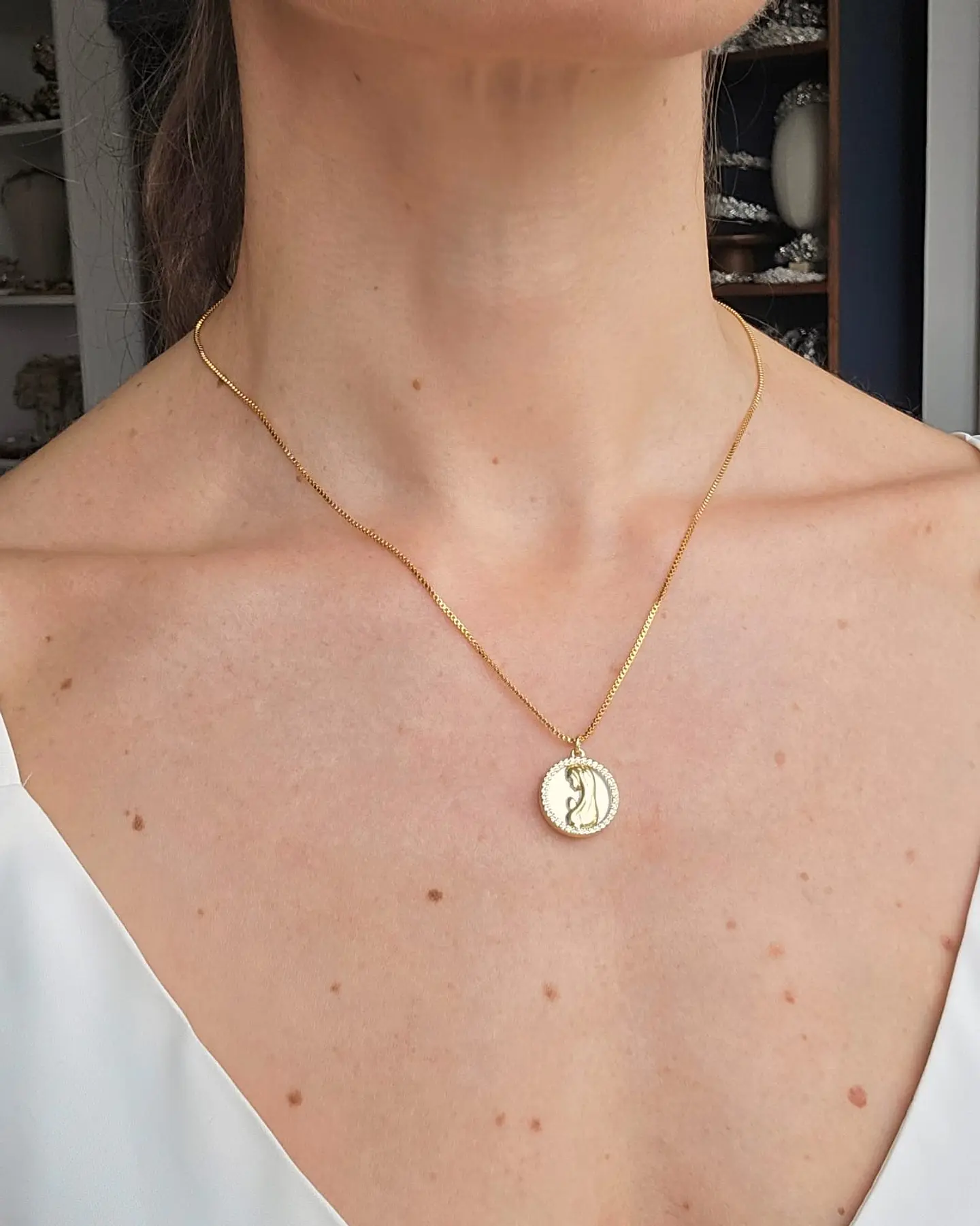 Collar virgen con nácar y circonitas 3