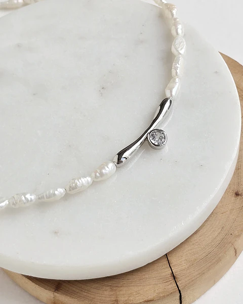 Choker perlas y circón al centro