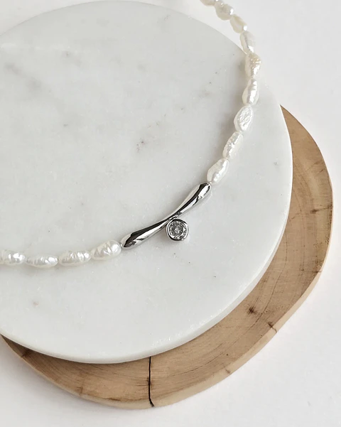 Choker perlas y circón al centro