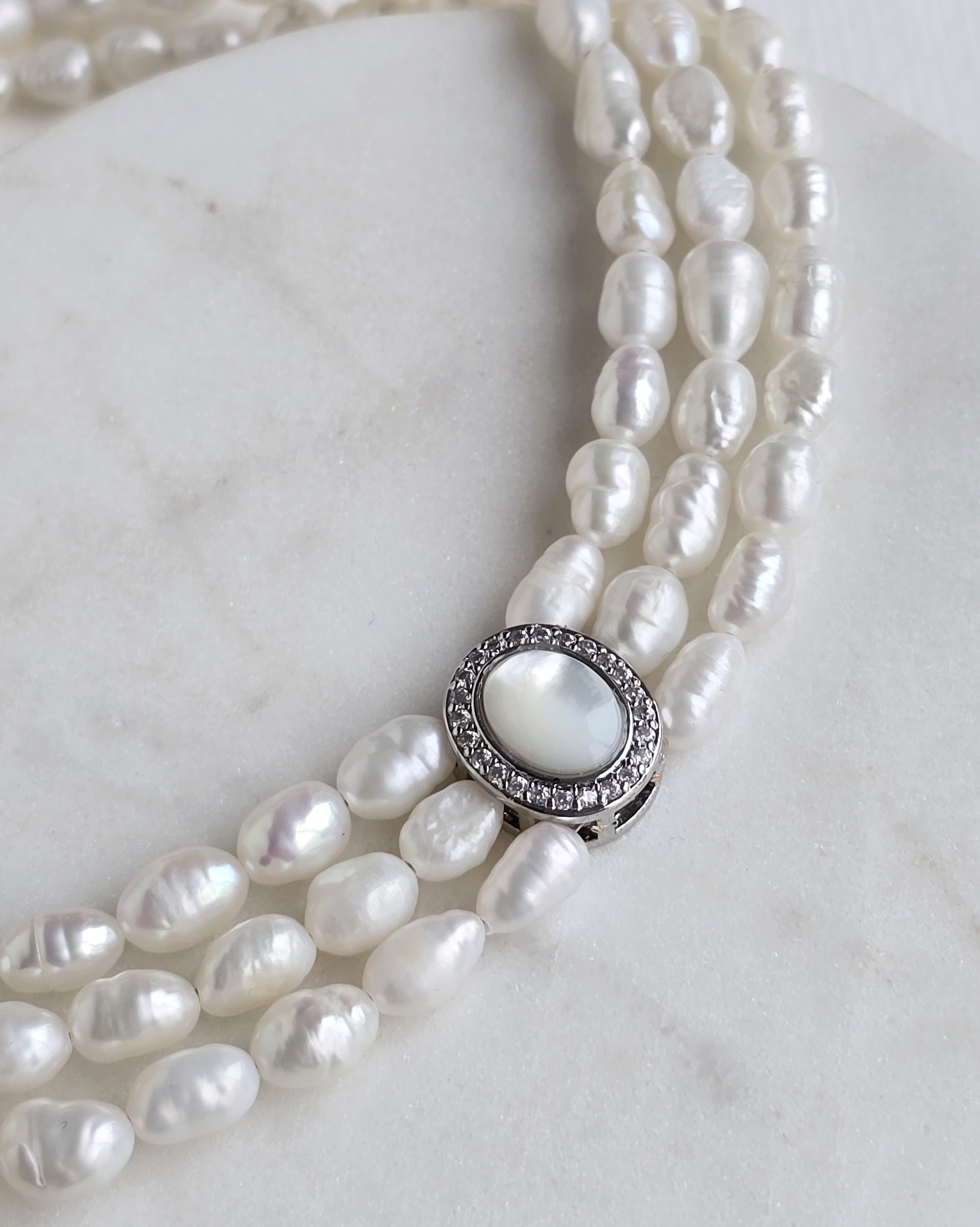 Choker perlas triple centro concha perla