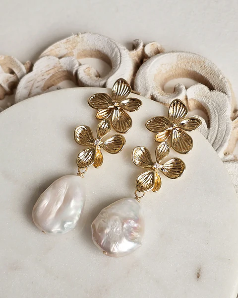 Aros doble flor con perla barroca natural