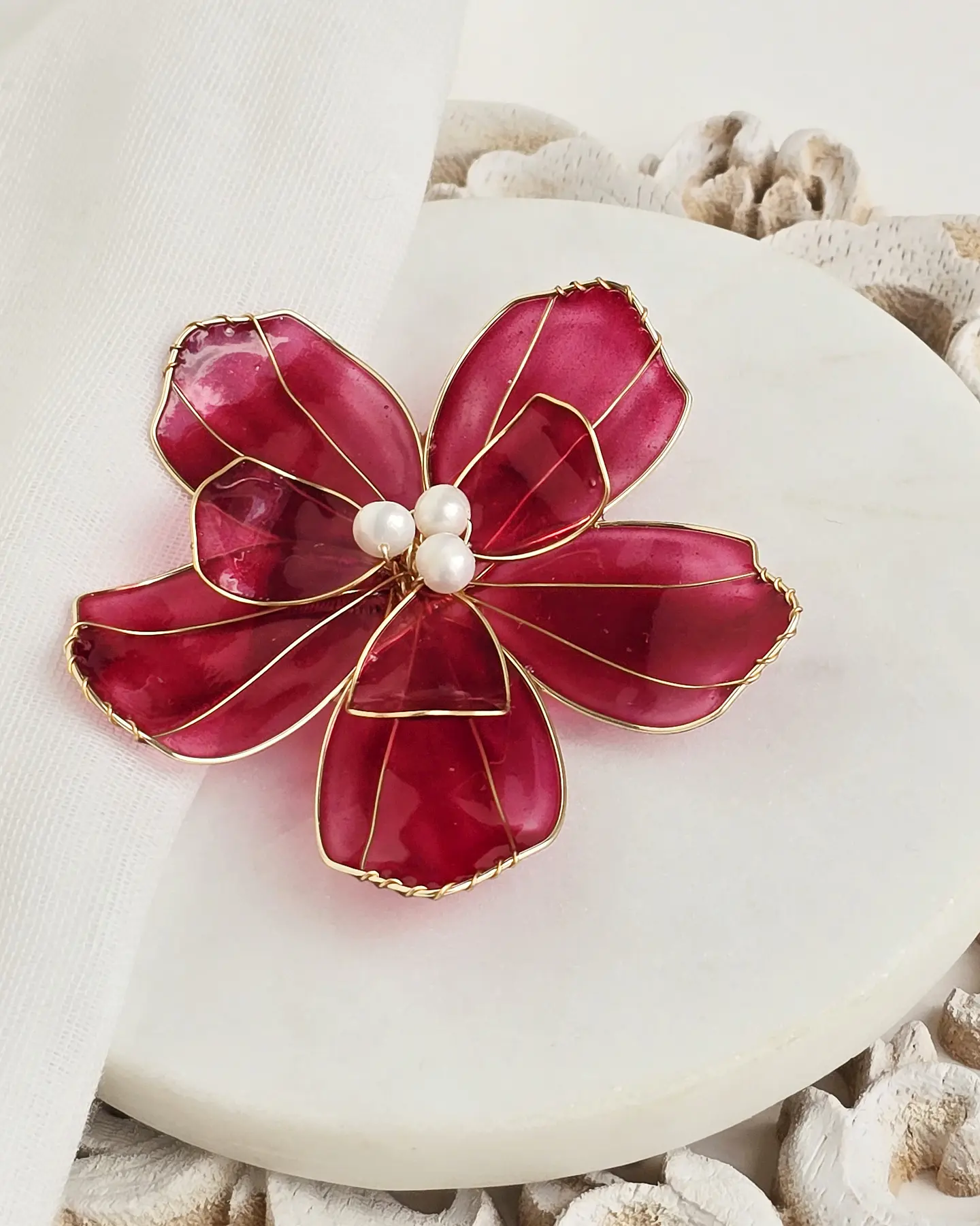Pin flor frambuesa perlas 2
