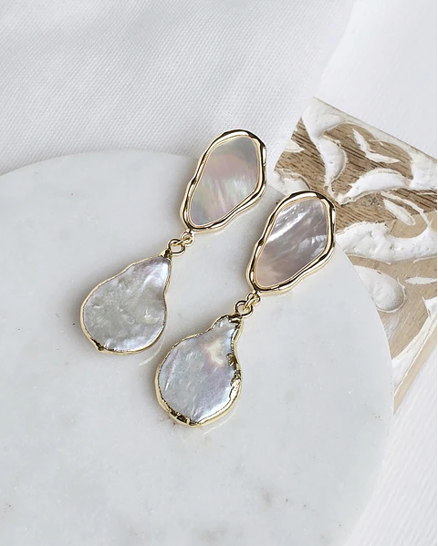 Aros nácar y perla barroca gold