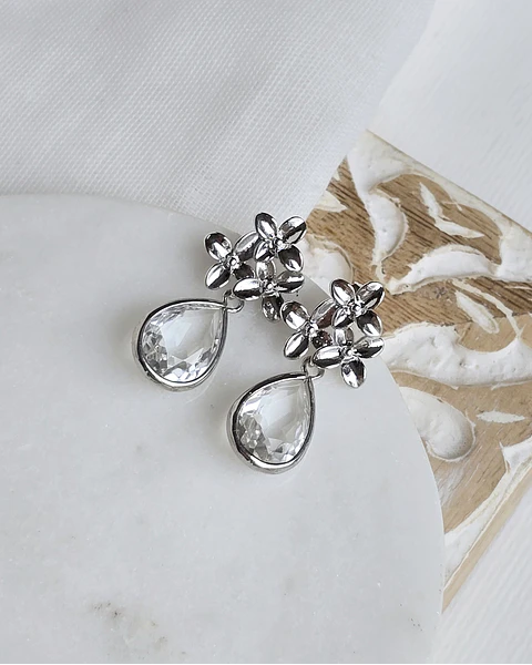 Aros plateados tres flores con cristal