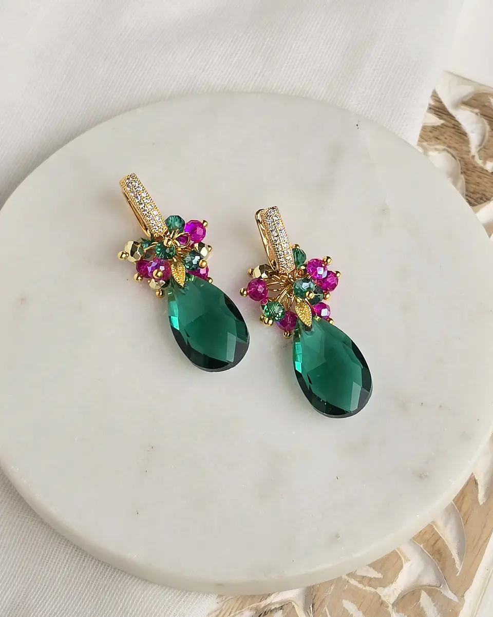 Aros verdes con racimo fucsia 1