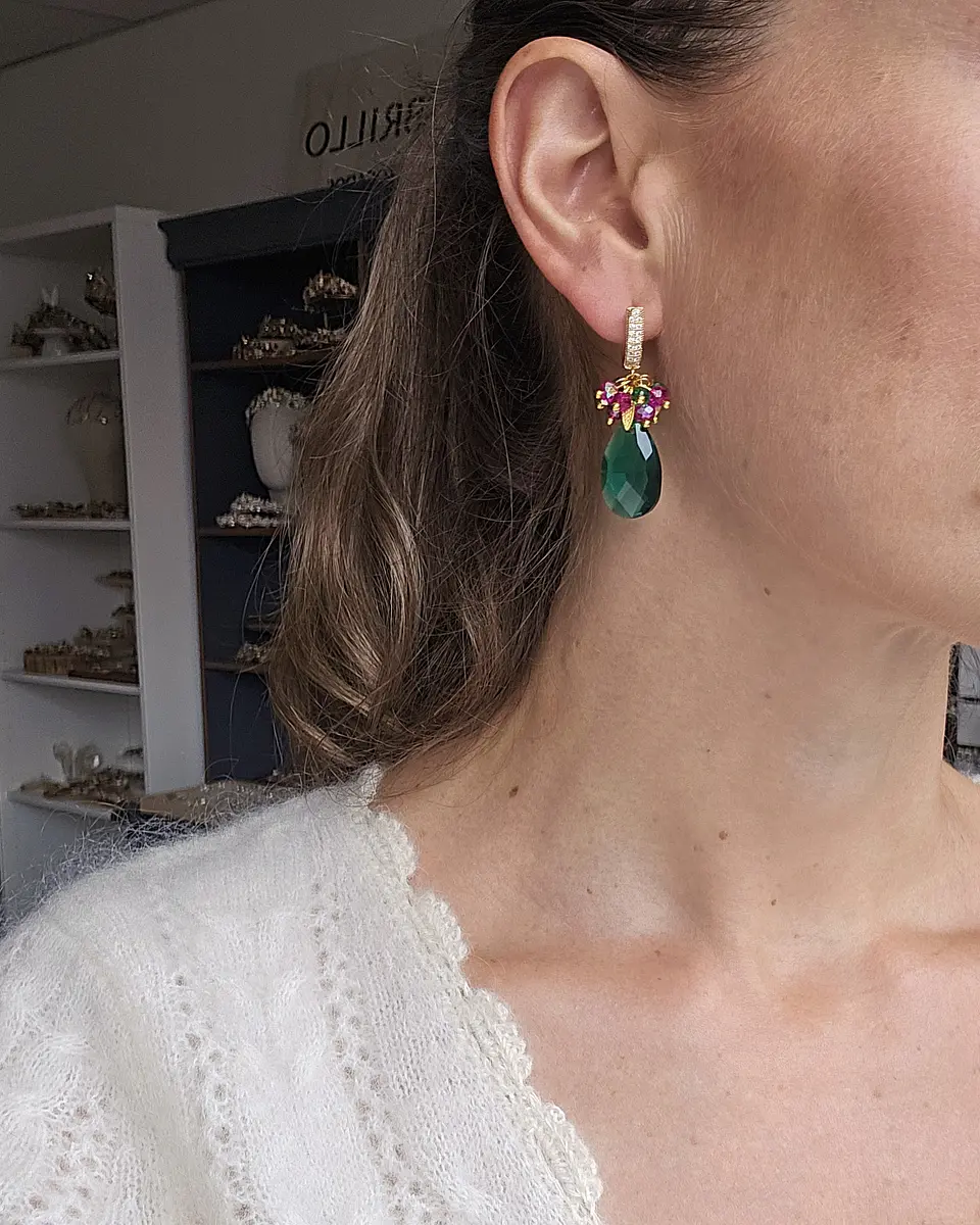 Aros verdes con racimo fucsia 3