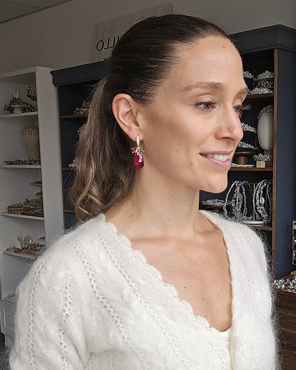 Aros con cristal fucsia y racimo verde 4