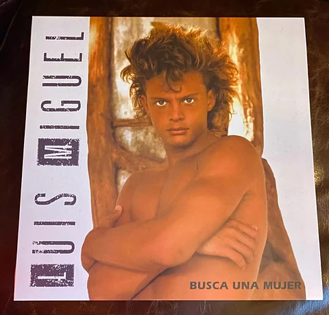 Luis Miguel – Busca Una Mujer
