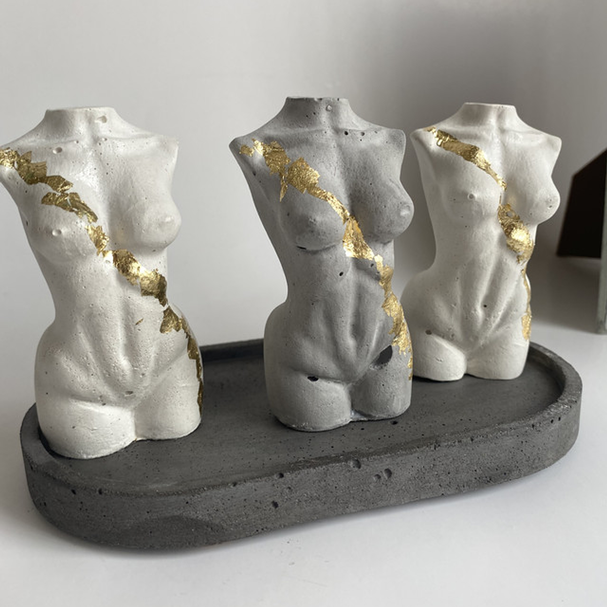 Trío de cuerpos concretos  1