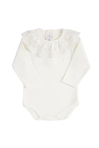 Body bordado corazón, cuello con puntilla bolillo (Ref. 54451310)