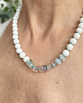 Collar coral blanco, aguamarina, cuarzo rosa y cuarzo cristal 