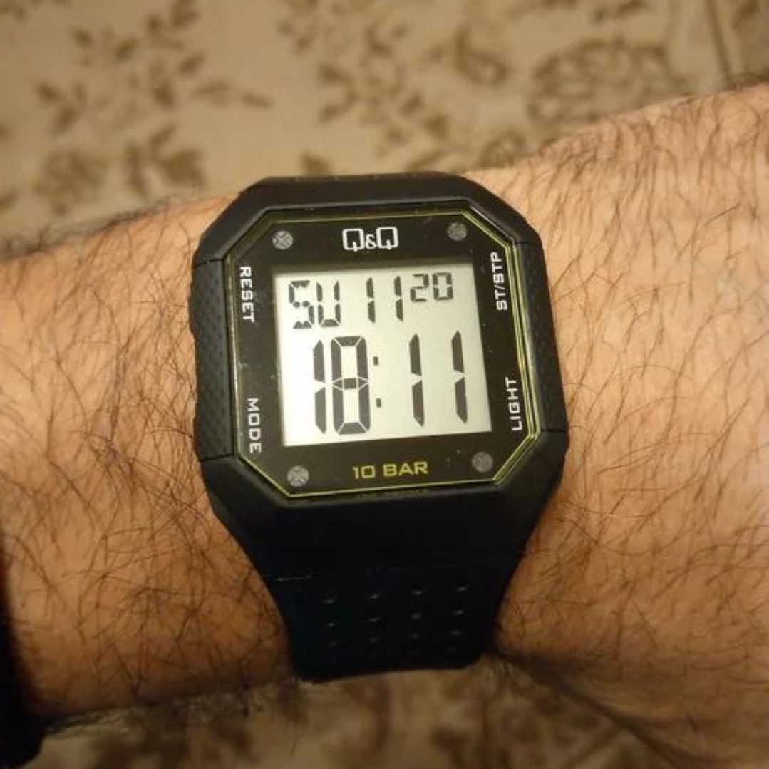 Reloj Q&Q Modelo M158J005Y 5