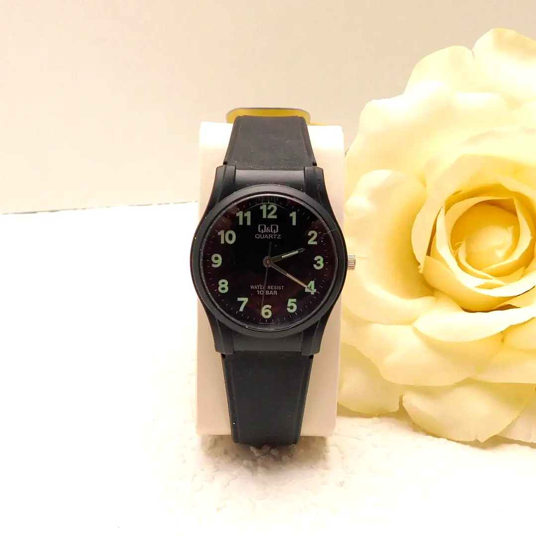 Reloj Q&Q Modelo VQ02J004Y 3