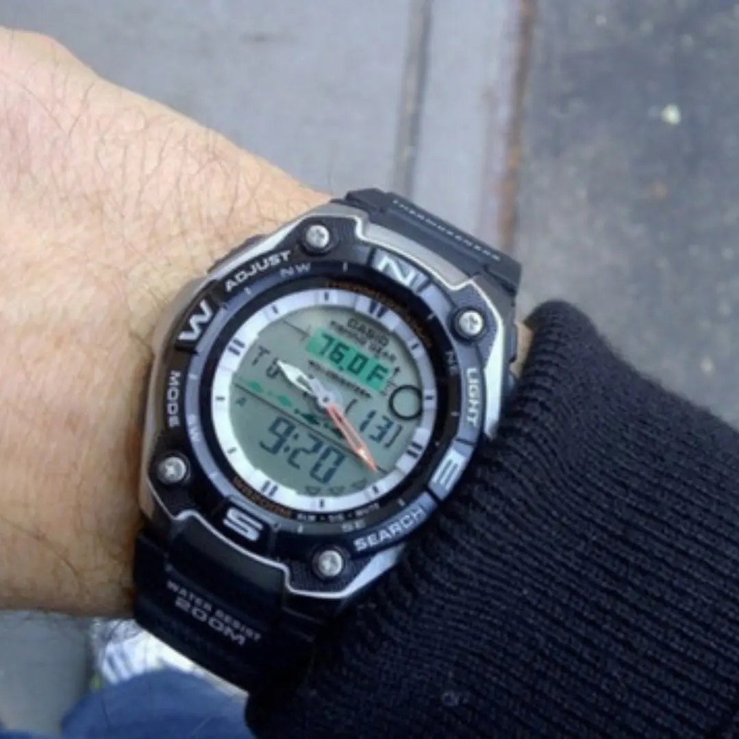 Reloj Casio hombre Modelo AQW-101-1AV 3