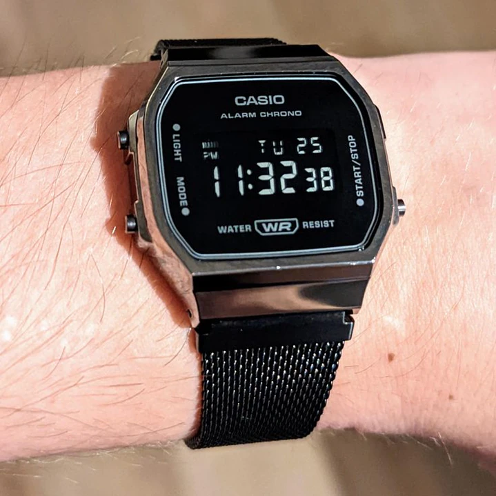 Reloj Casio vintage Modelo A-168WEMB-1B 4