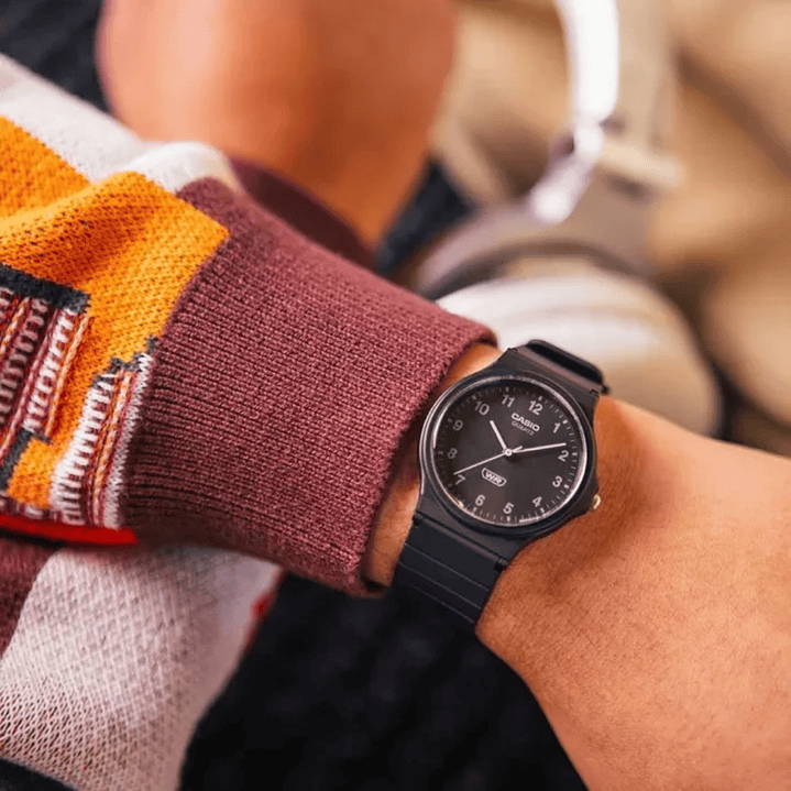 Reloj Casio Modelo MQ-24B-1B 4