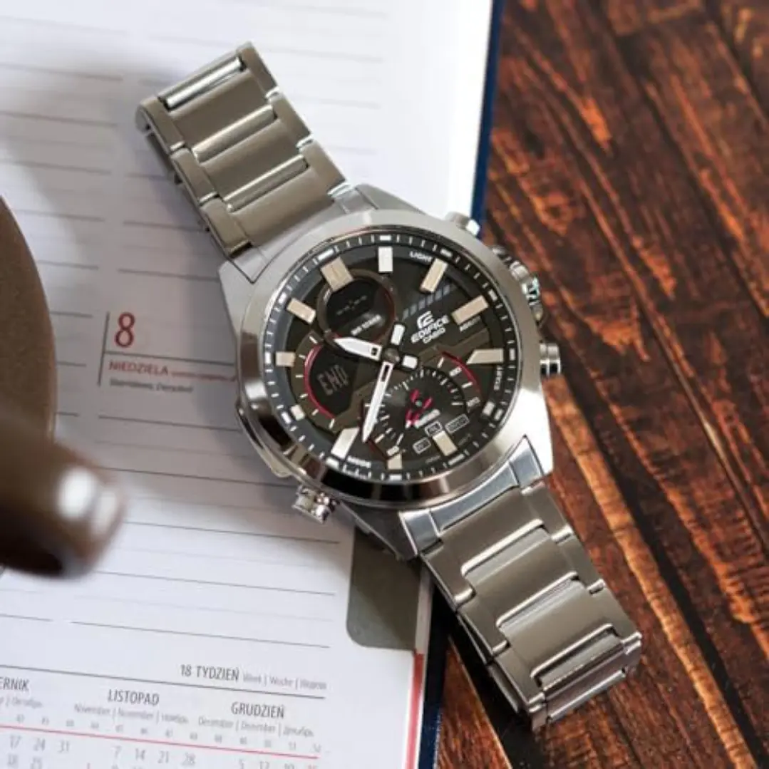 Reloj EDIFICE hombre Modelo ECB-30D-1A 2