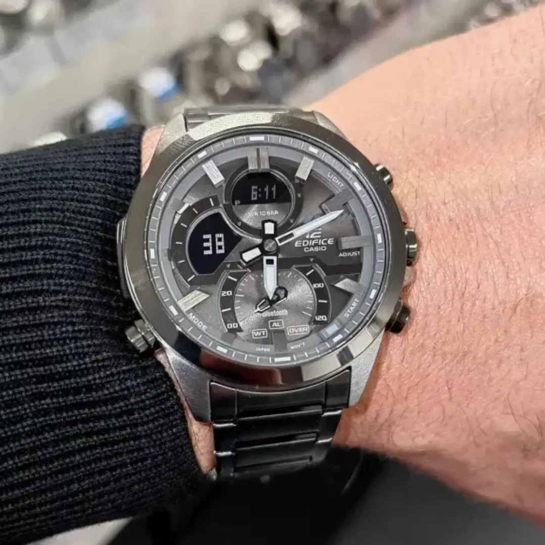 Reloj EDIFICE hombre Modelo ECB-30DC-1B 3