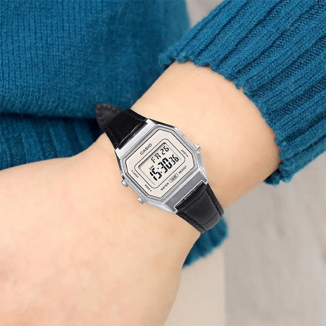 Reloj Casio vintage Modelo LA-680WEL-1 3
