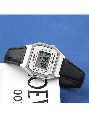 Reloj Casio vintage Modelo LA-680WEL-1