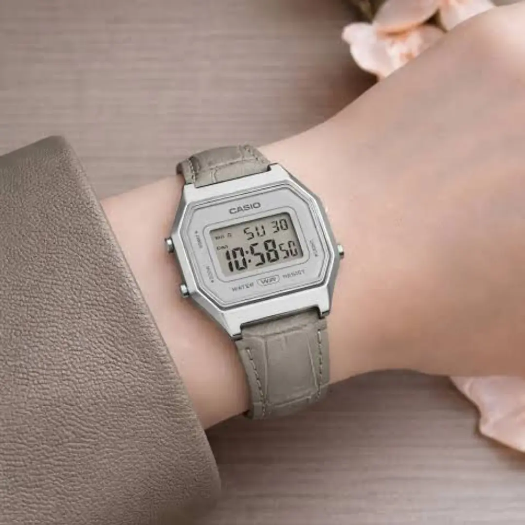 Reloj Casio vintage Modelo LA-680WEL-8A2 2