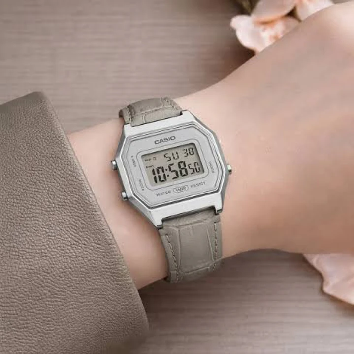 Reloj Casio vintage Modelo LA-680WEL-8A2 2
