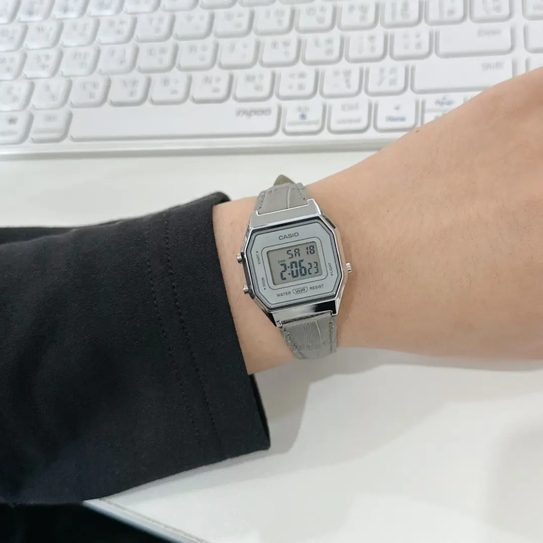 Reloj Casio vintage Modelo LA-680WEL-8A2 3