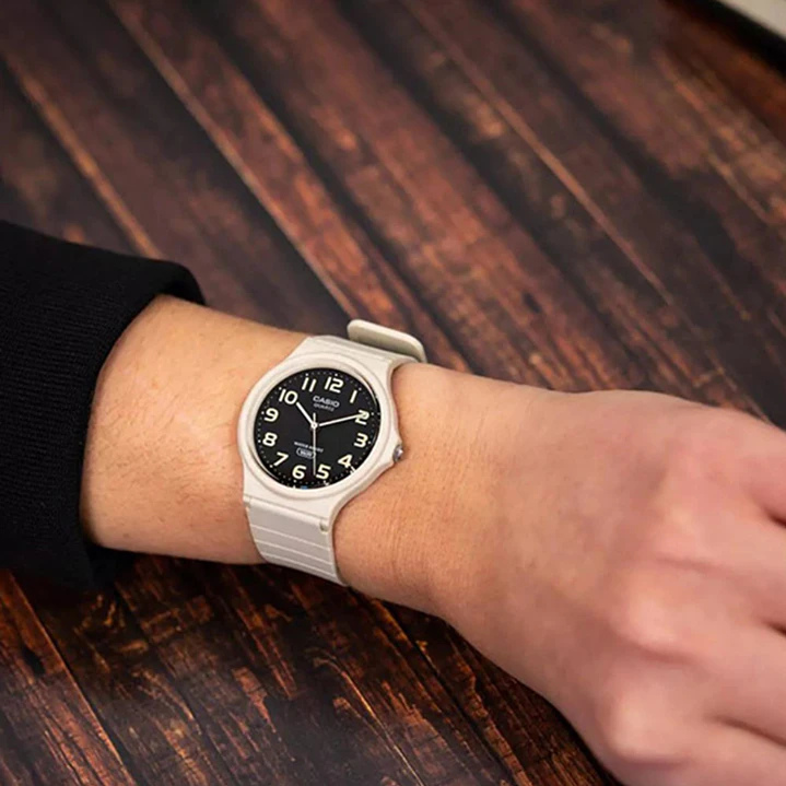 Reloj Casio Modelo MQ-24UC-8B 3