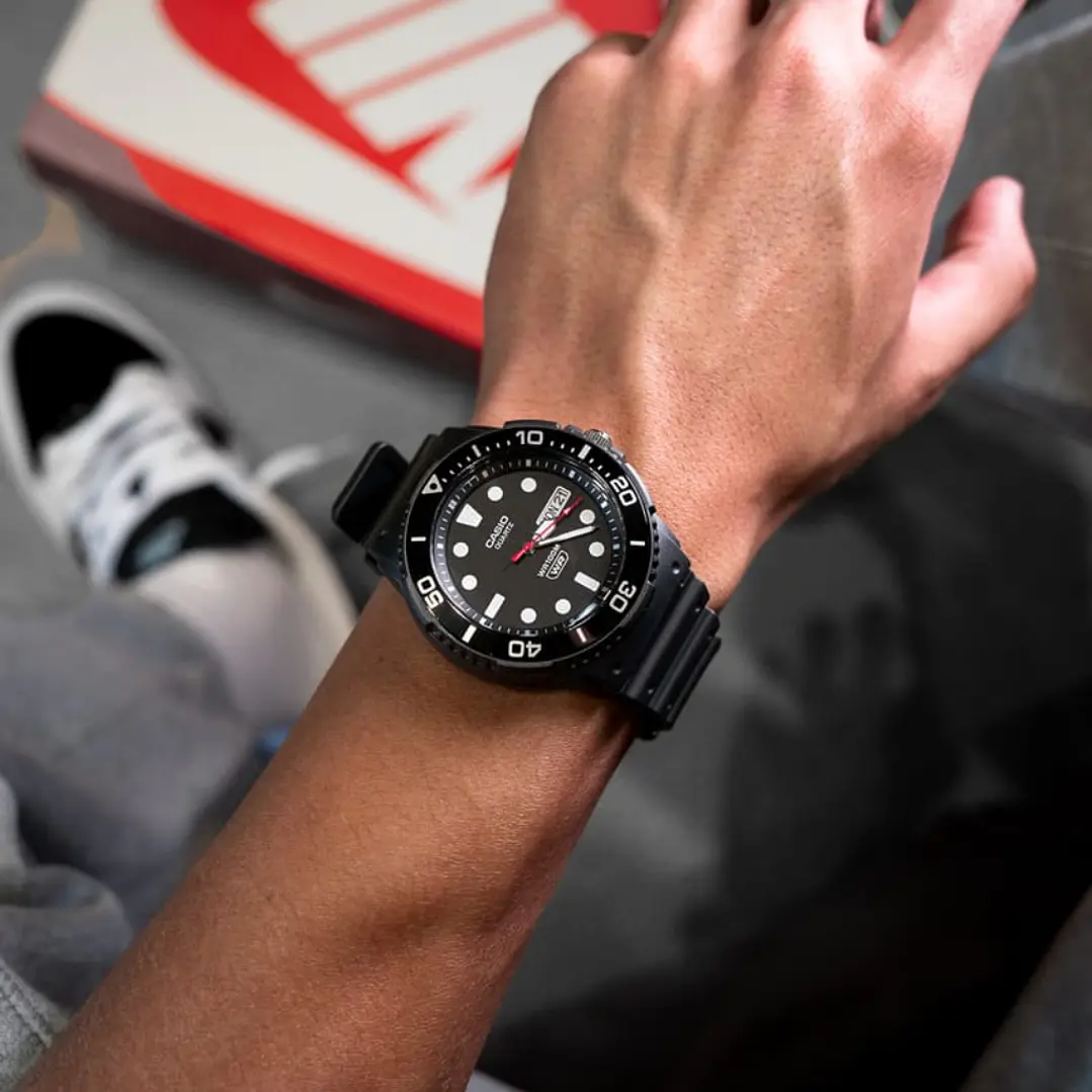 Reloj Casio hombre Modelo MRW-230H-1E1V 3