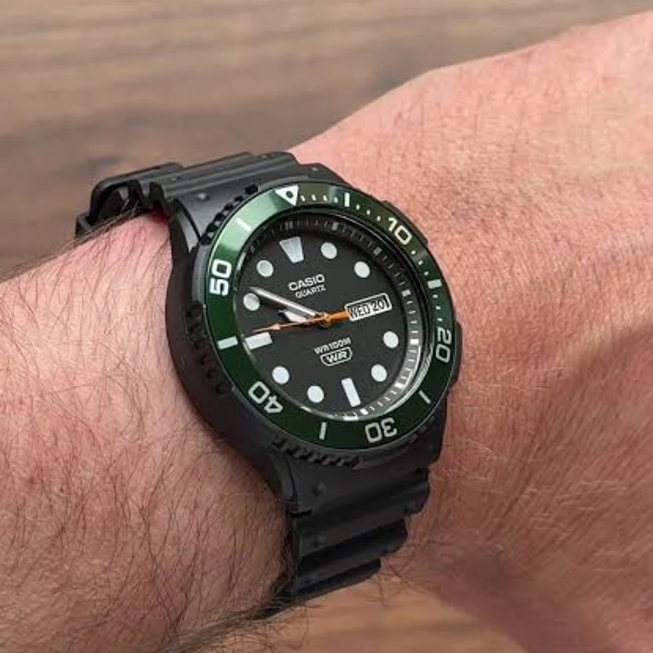 Reloj Casio hombre Modelo MRW-230H-1E3V 3