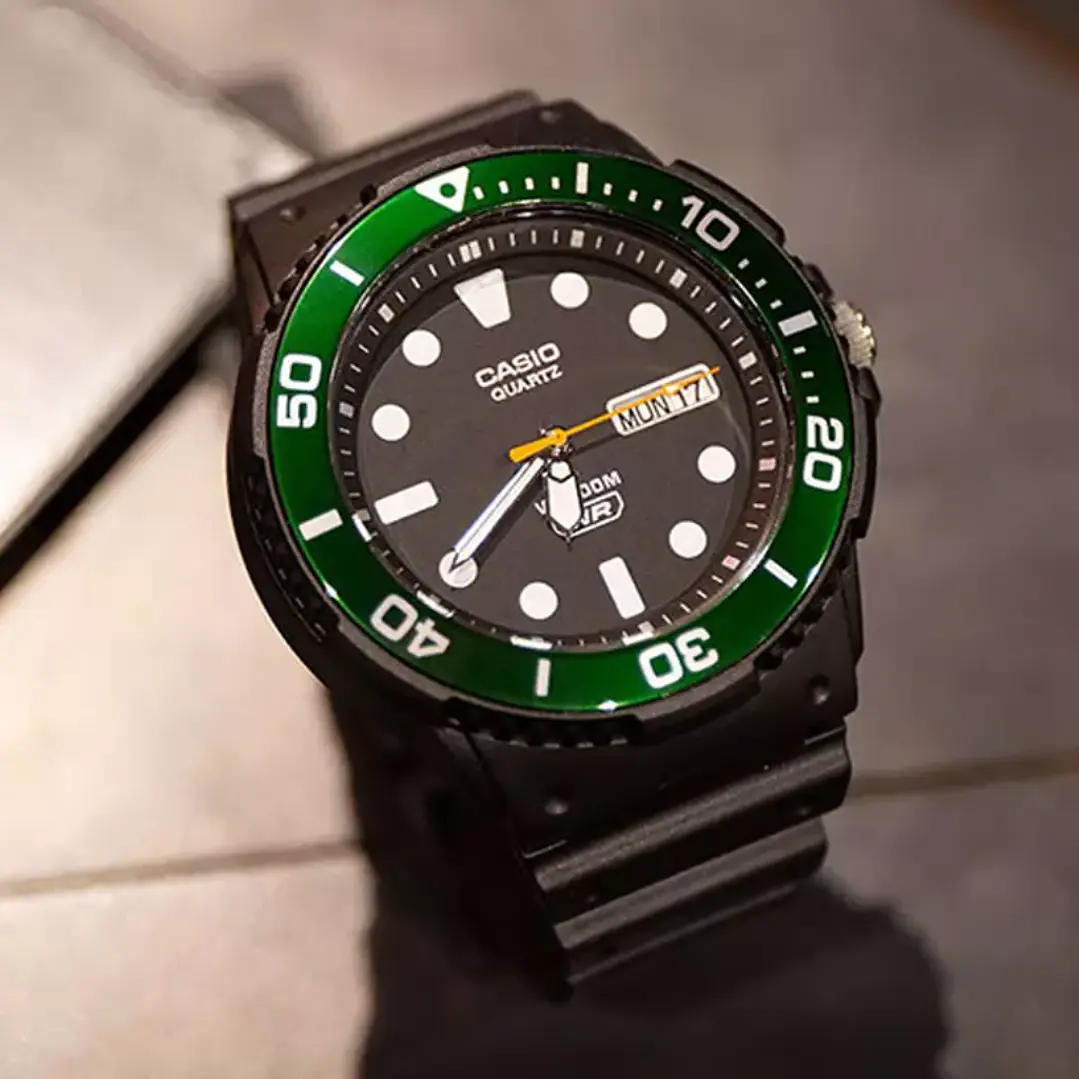 Reloj Casio hombre Modelo MRW-230H-1E3V 2