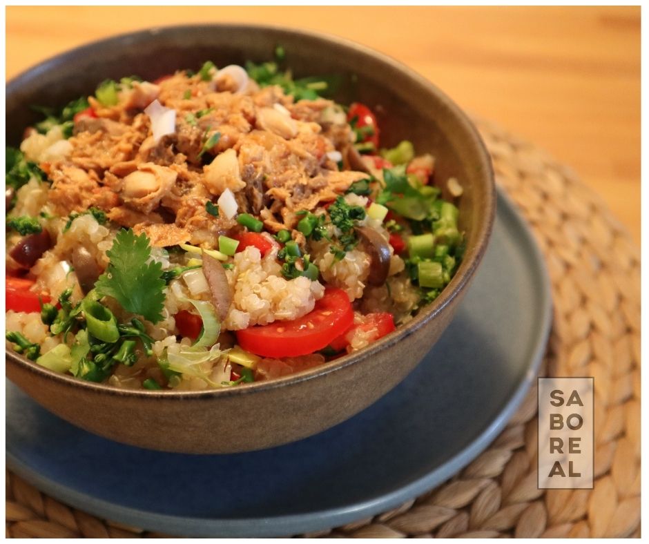 Salada de quinoa com petiscada 