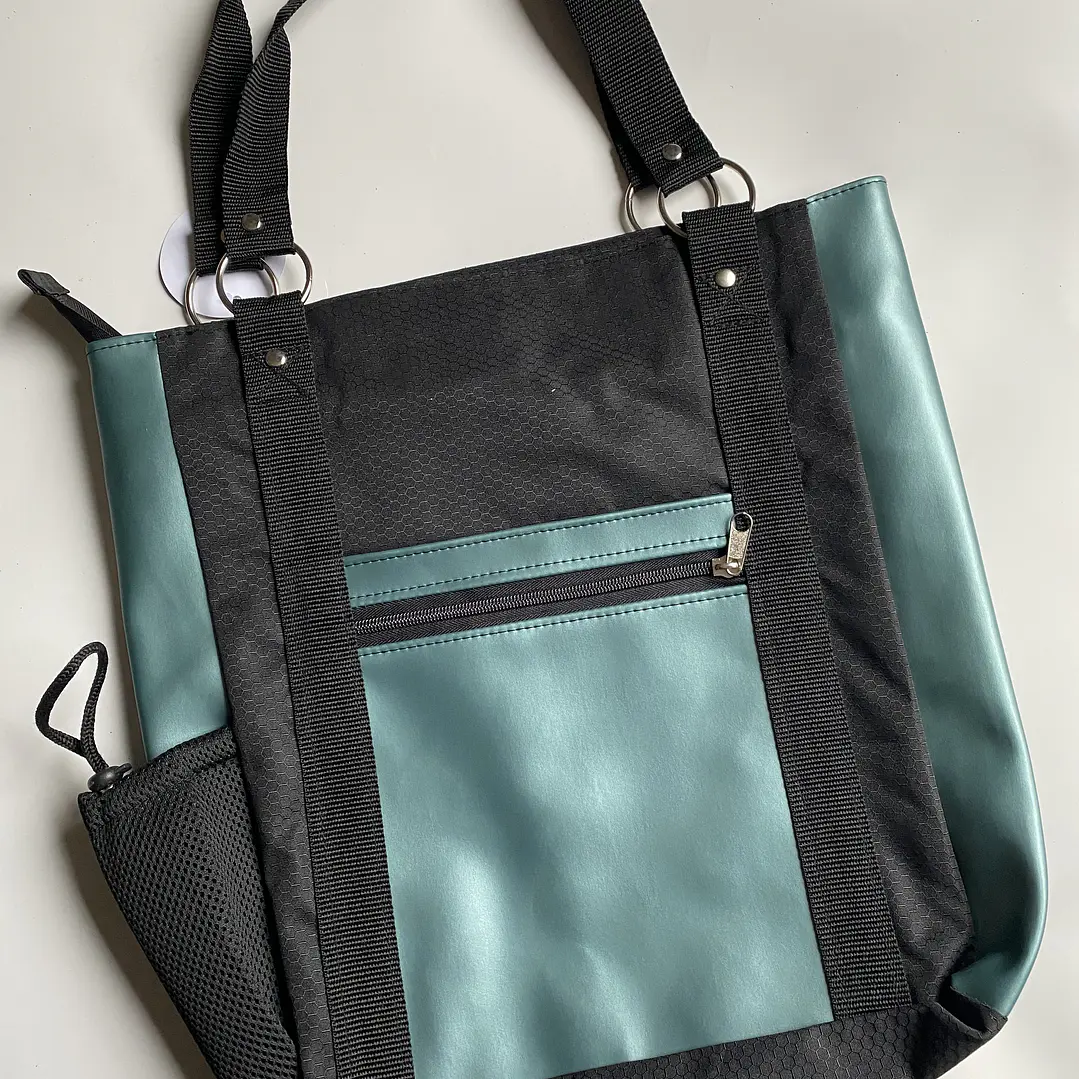 Totebag cuerina metalizada verde ✨ 2